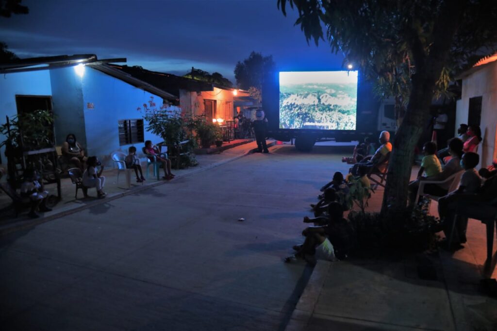 Cine al barrio