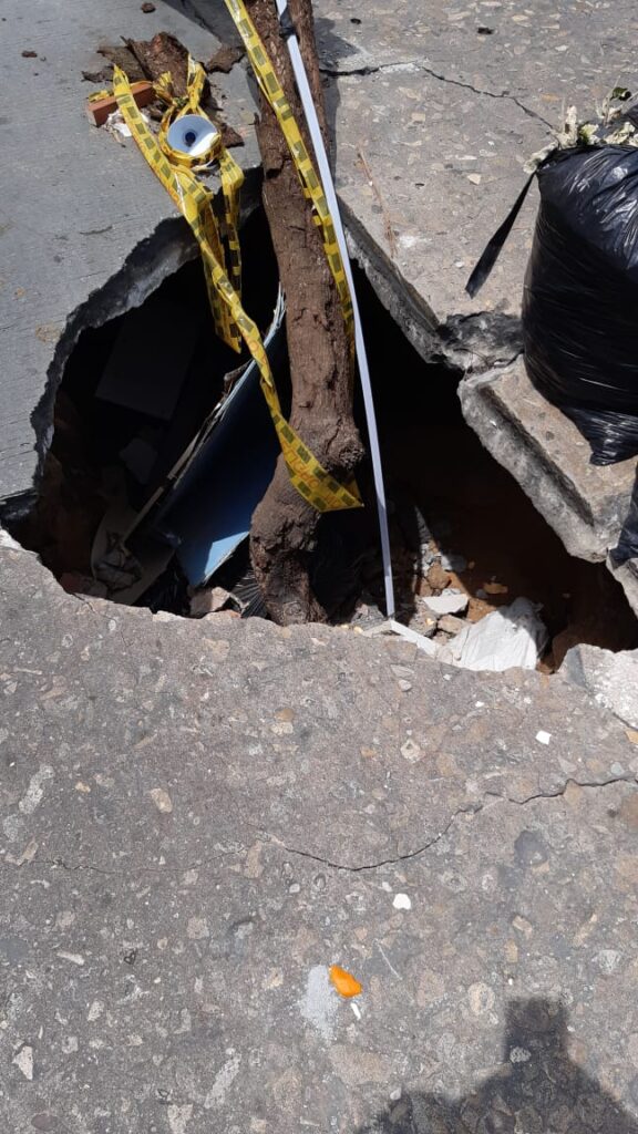 ¡Peligro! Hueco en la calle 52 con carrera 37, denuncia la comunidad 3 43241af9 3079 4204 a717 8b0bbf9aa0b7