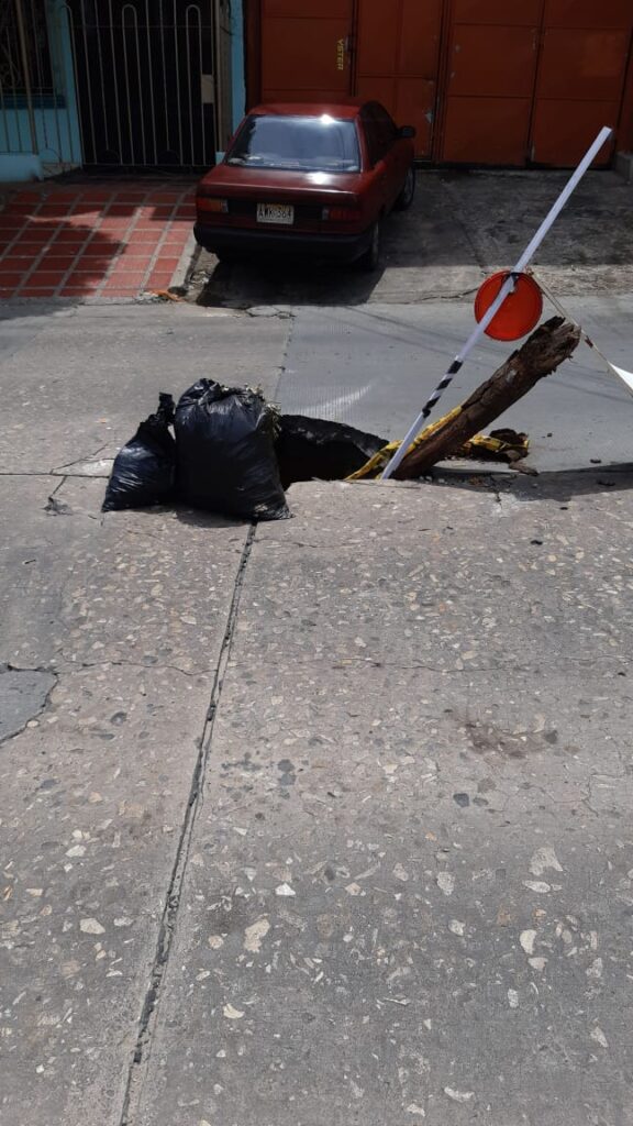¡Peligro! Hueco en la calle 52 con carrera 37, denuncia la comunidad 4 650da97c 43ad 431e b17a db191c76194f