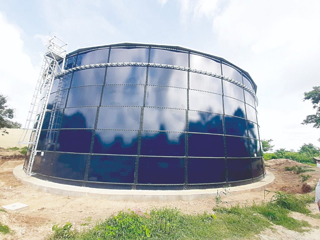 Tanque de agua de 5.000 m3 que abastecera a los galaperos por los proximos 30 anos.