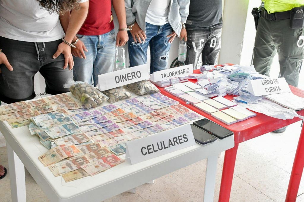 Gobernación y Policía propinan contundente golpe a banda de chance ilegal que le restaba $400 millones mensuales a la salud del Magdalena 1 Capturados por venta de chance ilegal