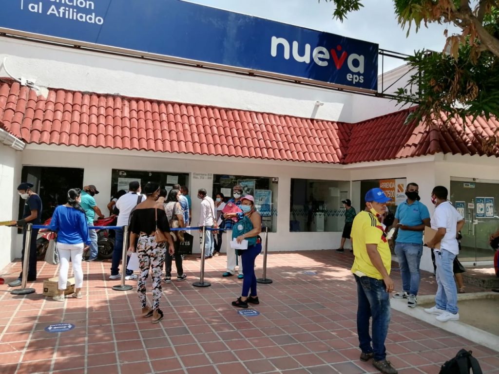 ¿Qué pasa con el distanciamiento físico? ¿Se olvida que el virus sigue activo entre nosotros? Así se evidencia el panorama en la Nueva EPS 4 Nueva EPS sin medidas de bioseguridad