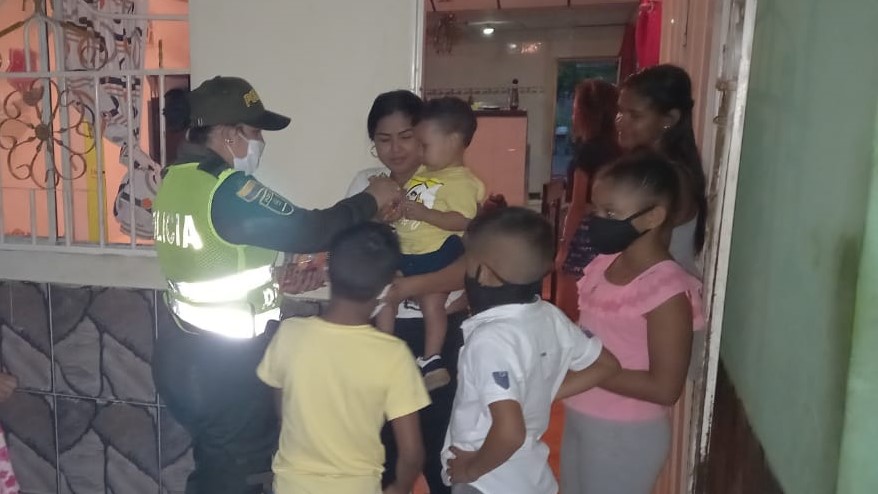 Entrega de dulces en casa en El Pinon 1