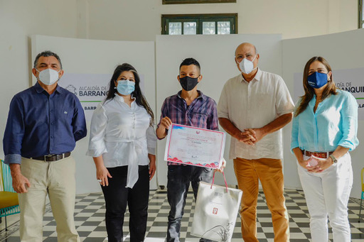 Artista barranquillero gana concurso nacional de pintura China-Colombia 1 Entrega premio pintura