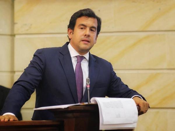 senador Rodrigo Lara del grupo parlamentario Liberal Social Democrata