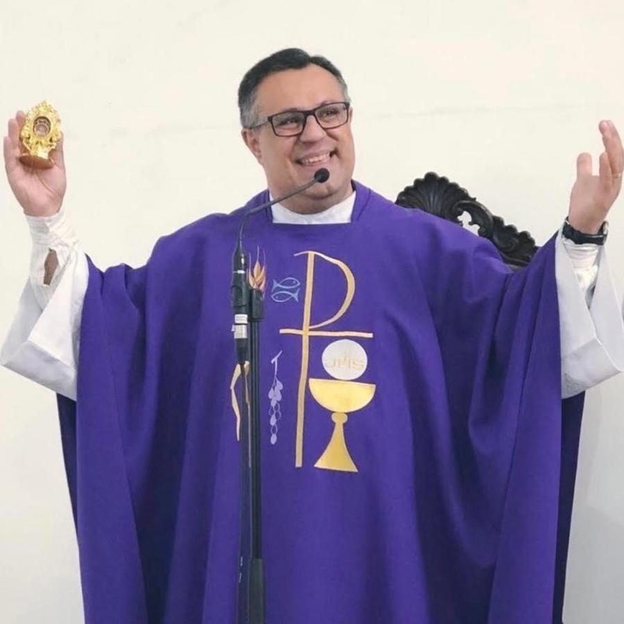Marlon Múcio, el sacerdote que daba la misa diaria desde UCI 1 WhatsApp Image 2021 04 18 at 3.37.49 PM 1