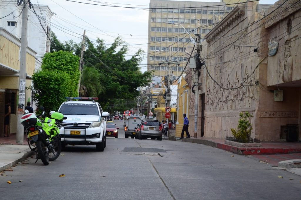 En motel del centro de Barranquilla hallan sin vida dentro de un carro a una pareja 2