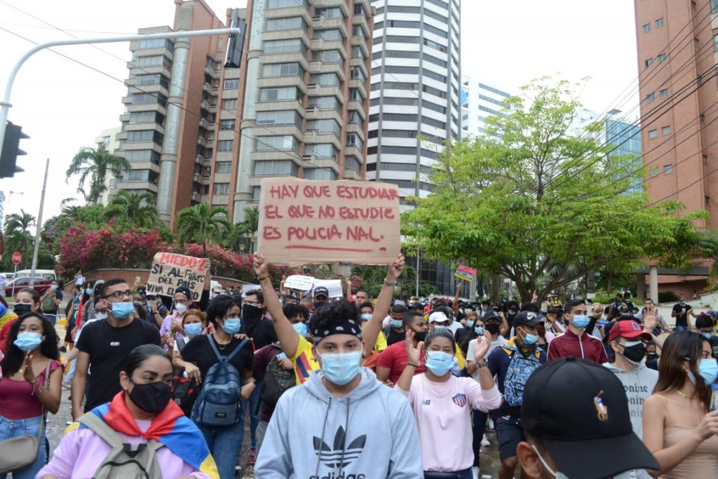 Estudiantes alzan su voz: Marchas en Barranquilla llegan a la Plaza de la Paz para decirle al Gobierno ¡BASTA! 1 WhatsApp Image 2021 05 04 at 4.40.39 PM