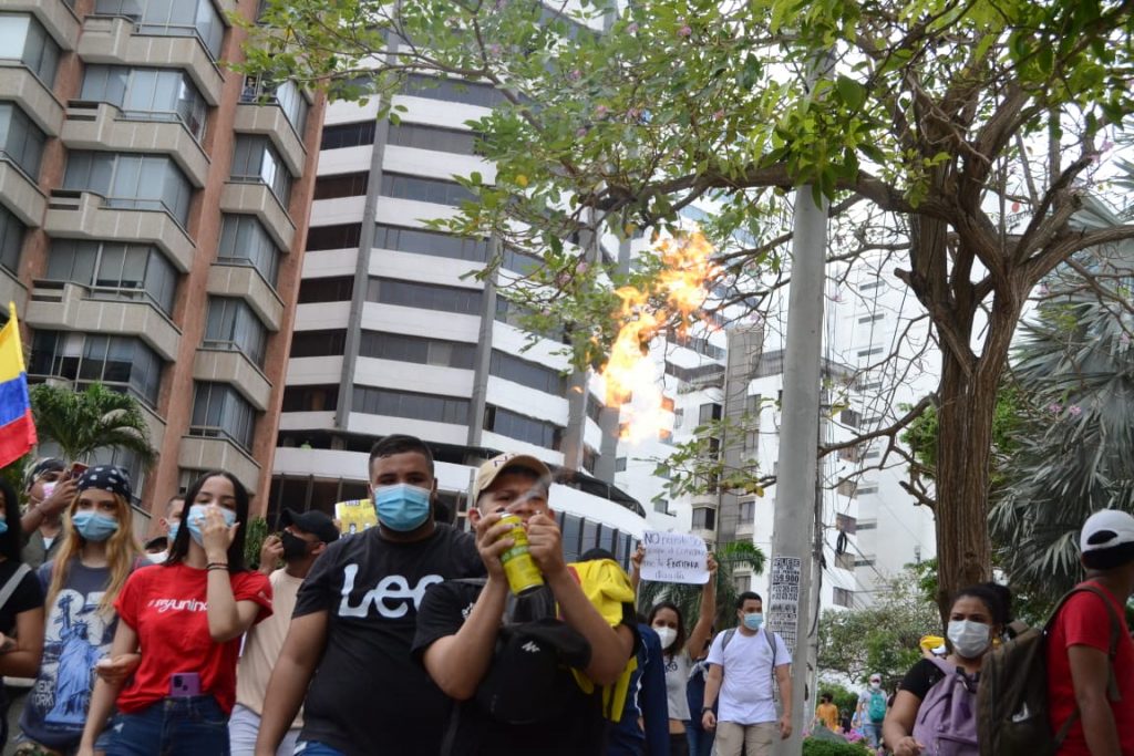 Estudiantes alzan su voz: Marchas en Barranquilla llegan a la Plaza de la Paz para decirle al Gobierno ¡BASTA! 6 WhatsApp Image 2021 05 04 at 4.40.40 PM 1