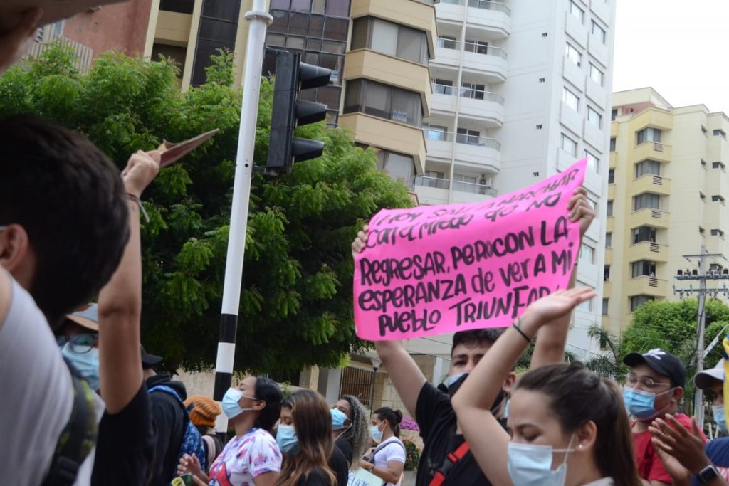 Estudiantes alzan su voz: Marchas en Barranquilla llegan a la Plaza de la Paz para decirle al Gobierno ¡BASTA! 5 WhatsApp Image 2021 05 04 at 4.40.40 PM