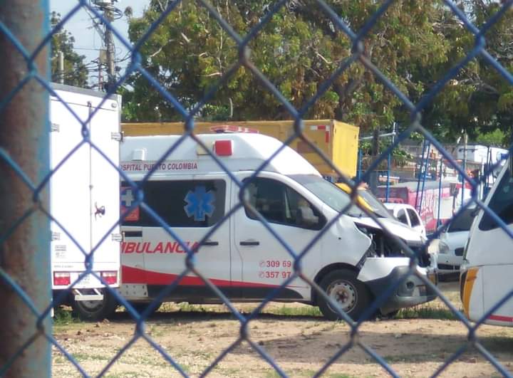 En Puerto Colombia dejaron perder a la intemperie en un parqueadero una ambulancia, en medio de la necesidad de salvar vidas por la pandemia 3 WhatsApp Image 2021 07 18 at 7.46.30 PM 1 1