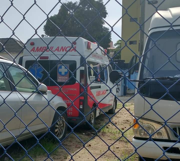 En Puerto Colombia dejaron perder a la intemperie en un parqueadero una ambulancia, en medio de la necesidad de salvar vidas por la pandemia 2 WhatsApp Image 2021 07 18 at 7.46.30 PM 2 1