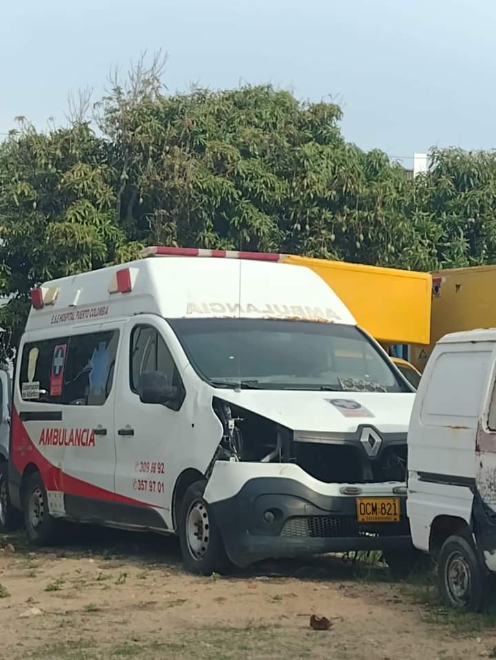 En Puerto Colombia dejaron perder a la intemperie en un parqueadero una ambulancia, en medio de la necesidad de salvar vidas por la pandemia 1 WhatsApp Image 2021 07 18 at 7.46.30 PM 4