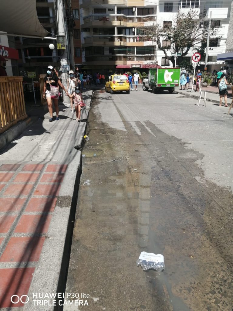 Siguen las aguas negras inundando a El Rodadero ¿Donde esta la Superservicios 3
