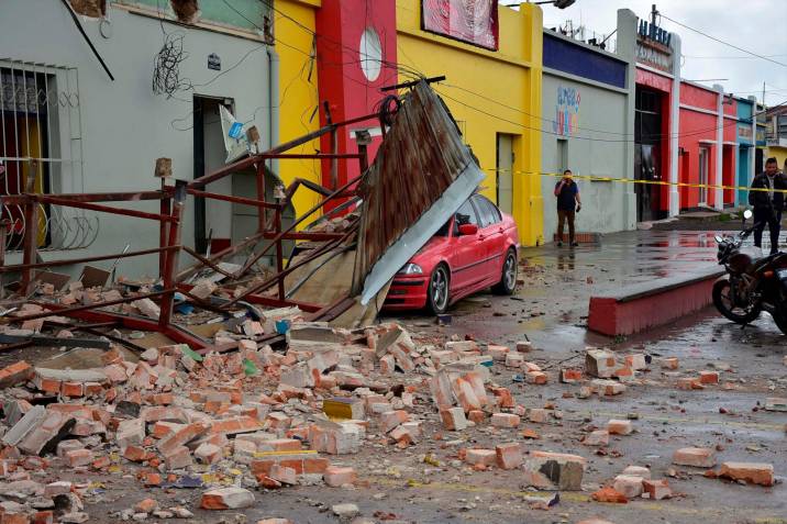 un automovil quedo bajo los escombros tras el sismo en guatemala reuters scaled 6689472 20220216084708