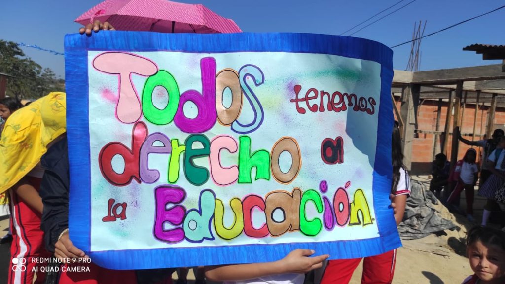 Por falta de docentes padres de familia protestan en la alcaldia de Santa Rosa del Sur 3 1