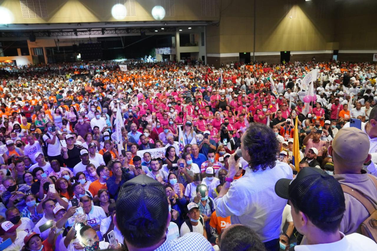 Vibrante jornada de Fico Gutiérrez en Cali: fue recibido con bombos y danzas 5 WhatsApp Image 2022 04 25 at 10.49.05 PM 5