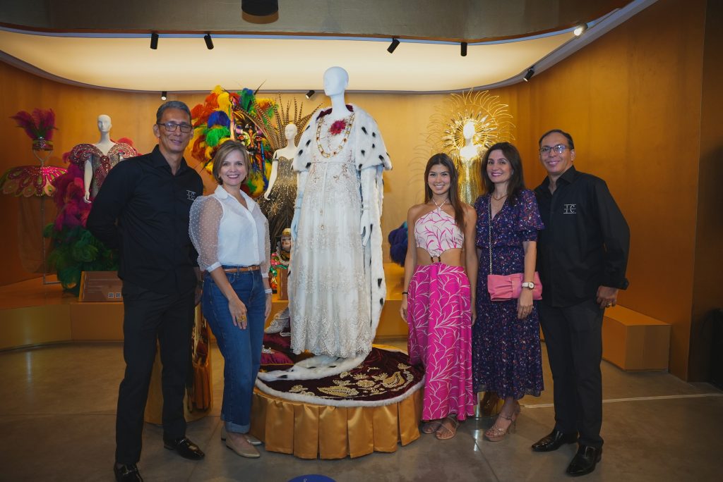Al Museo del Carnaval llega réplica del vestido de Alicia Lafaurie, primera reina de las carnestolendas 1 Replica del vestido de Alicia Lafaurie