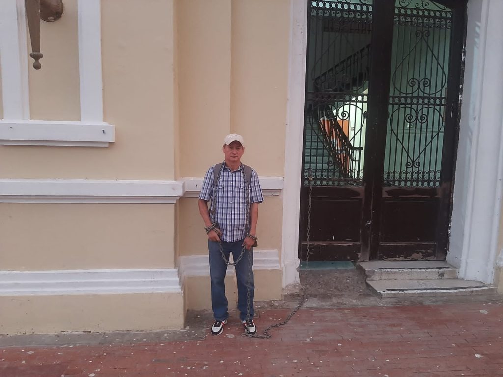 Presidente del sindicato de transportadores públicos se declara en huelga de hambre en afueras de la alcaldía 2 IMG 20220622 WA0062 1