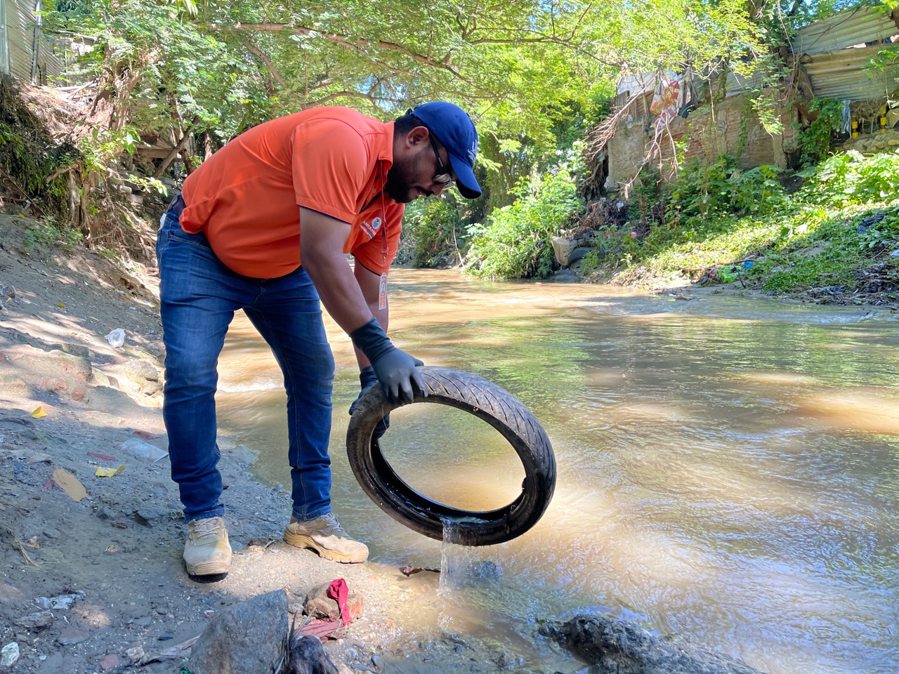 Santa Marta retira 420 kilos de basuras en jornada de limpieza en el río Manzanares 5 Santa Marta retira 420 kilos de basuras en jornada de limpieza en el rio Manzanares 2
