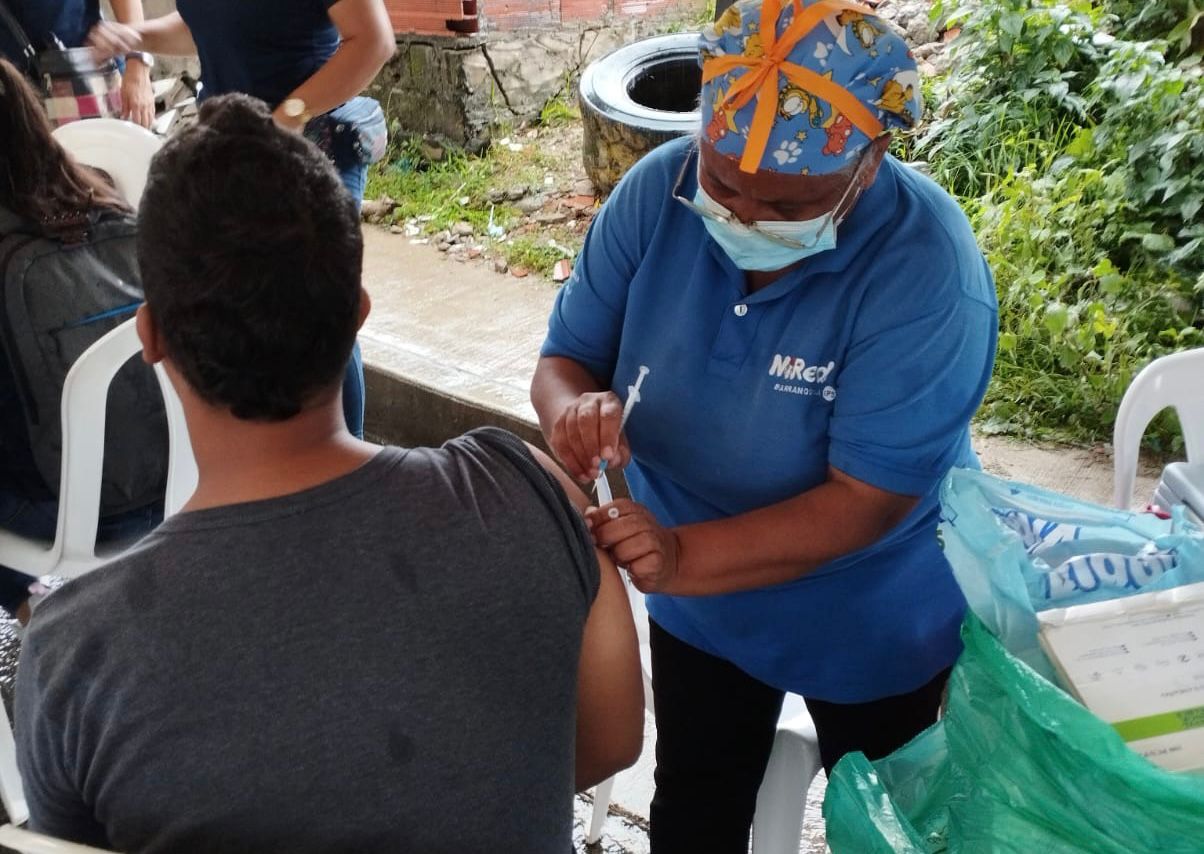 Familias afectadas por lluvias en La Loma de La Manga reciben atención en salud 2 Salud en Loma de La Manga 2