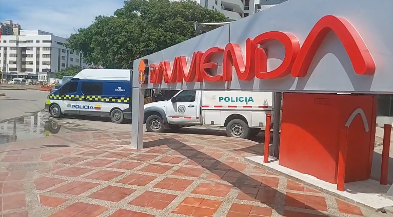 En cruce de disparos tras intento de hurto a sede de Davivienda en El Rodadero, capturan a dos personas 3 df 1