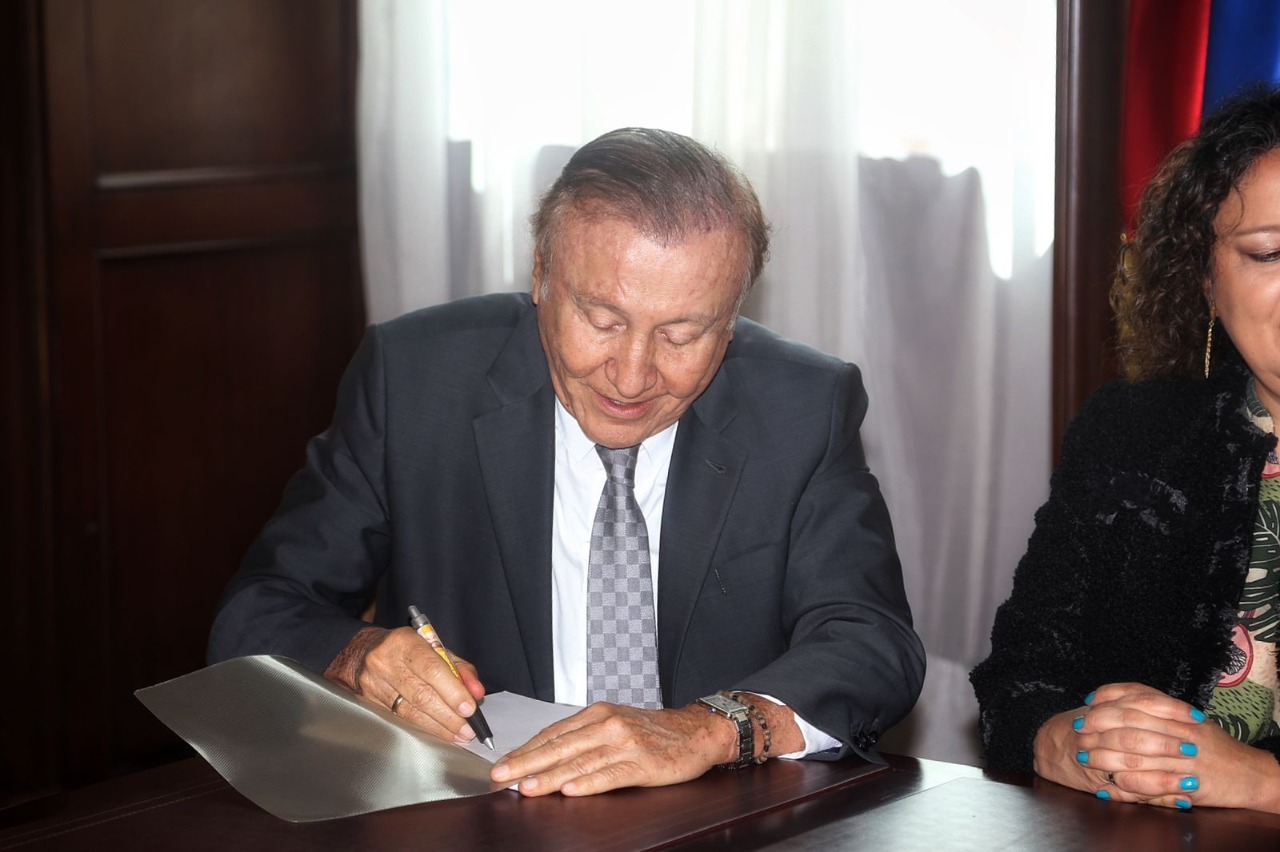 Juez en Bucaramanga denuncia que le ofrecieron dinero para aplazar audiencia contra Rodolfo Hernandez 2 Rodolfo Hernandez radico proyecto para acabar con los contrataderos