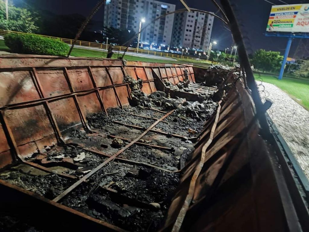 Vandalismo en Santa Marta incendió el monumento de "La Piragua", un homenaje al maestro José Benito Barros 3 9012dc61 ce4c 45b2 a56b c184847ae8a6