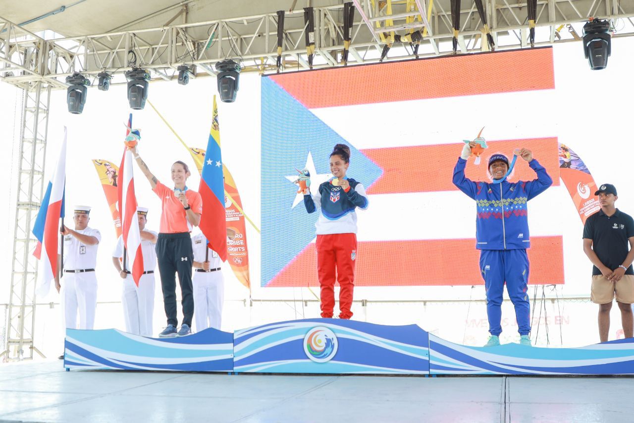 Alcaldesa Virna Johnson condecora a los primeros medallistas de los I Juegos Centroamericanos y del Caribe de Mar y Playa 5 Alcaldesa Virna Johnson condecora a los primeros medallistas de los I Juegos Centroamericanos y del Caribe de Mar y Playa 3