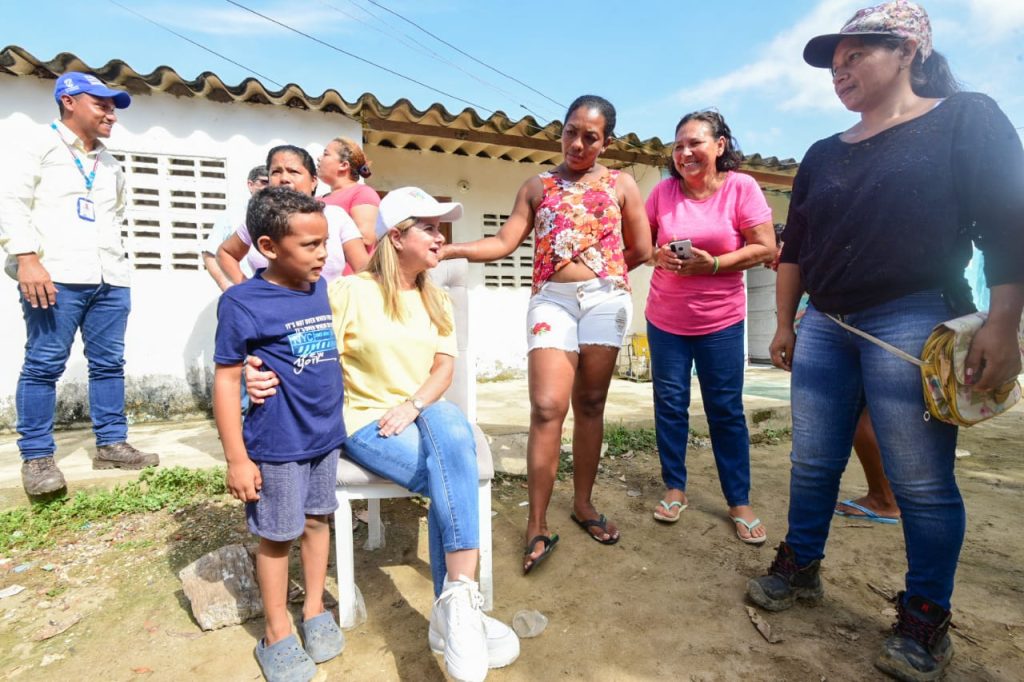 Gobernadora recorre municipios al sur del Atlántico y entrega ayudas a familias damnificadas por ola invernal 1 WhatsApp Image 2022 11 17 at 5.07.01 PM 1