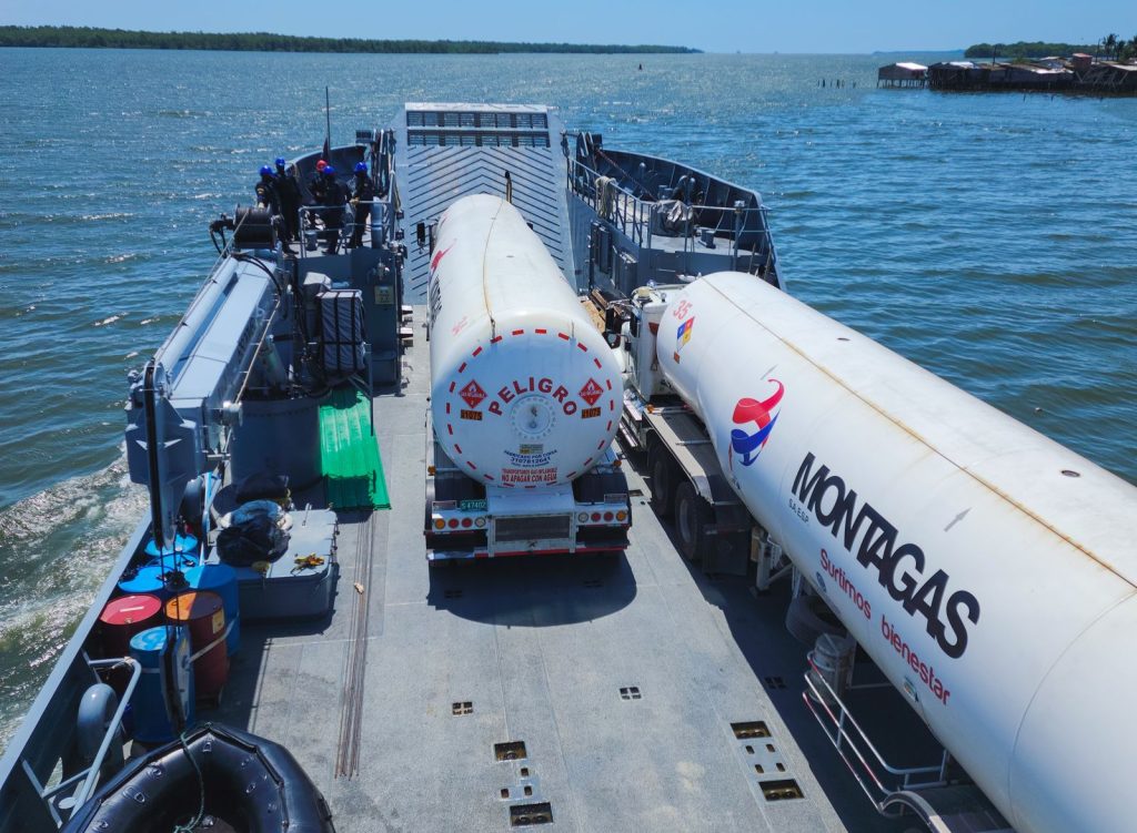 Armada de Colombia transportó mercados y gas licuado de petróleo hacia Tumaco 6 IMG 20230221 WA0032