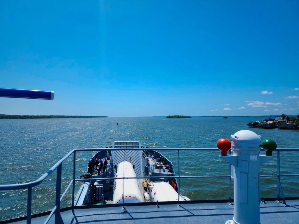Armada de Colombia transportó mercados y gas licuado de petróleo hacia Tumaco 2 IMG 20230221 WA0034