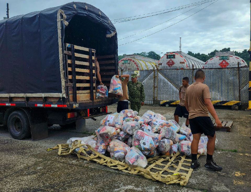 Armada de Colombia transportó mercados y gas licuado de petróleo hacia Tumaco 5 IMG 20230221 WA0035