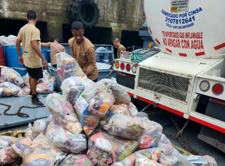 Armada de Colombia transportó mercados y gas licuado de petróleo hacia Tumaco 3 IMG 20230221 WA0036