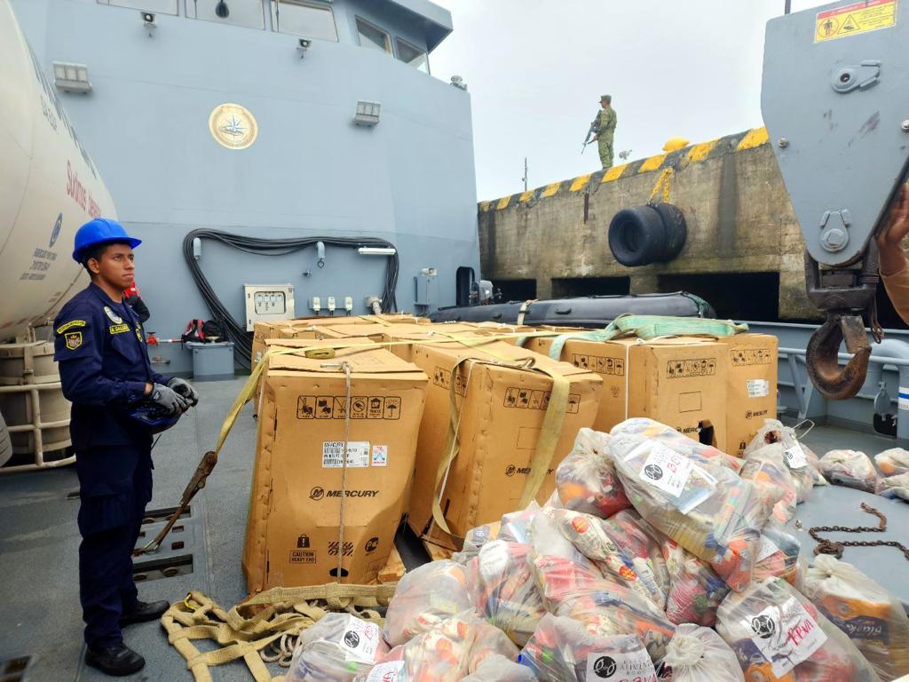 Armada de Colombia transportó mercados y gas licuado de petróleo hacia Tumaco 4 IMG 20230221 WA0037