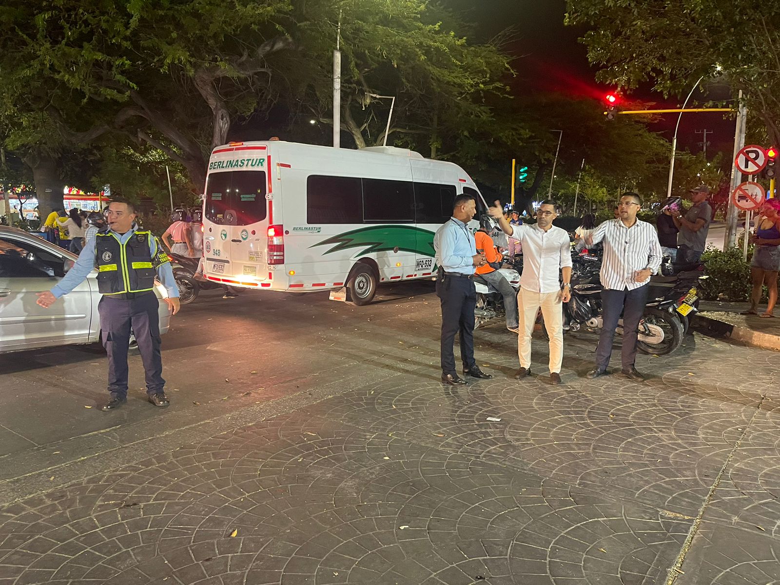 Alcaldía toma acciones para agilizar la movilidad a las afueras del centro comercial Buenavista 2 WhatsApp Image 2023 02 13 at 22.14.03 3