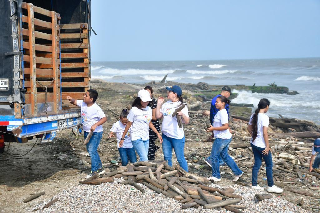 ‘Naufragios del Caribe’ la macro obra que engalana la Plaza de Puerto Colombia 1 WhatsApp Image 2023 04 01 at 7.06.26 AM 1
