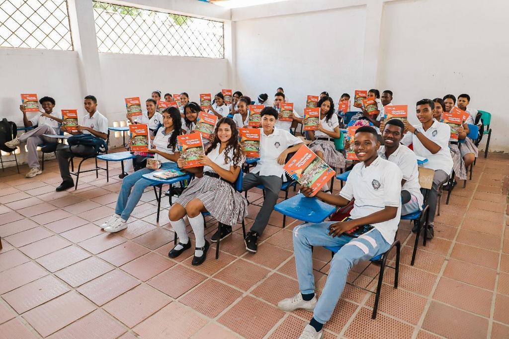 Gobernador Caicedo dignifica la educación y el aprendizaje de estudiantes del Magdalena con la entrega de 39 mil mobiliarios y 115 mil agendas 2 WhatsApp Image 2023 05 29 at 18.56.07 2 1