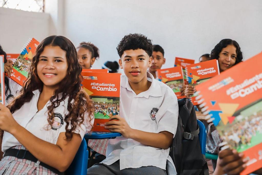 Gobernador Caicedo dignifica la educación y el aprendizaje de estudiantes del Magdalena con la entrega de 39 mil mobiliarios y 115 mil agendas 4 WhatsApp Image 2023 05 29 at 18.56.07 4