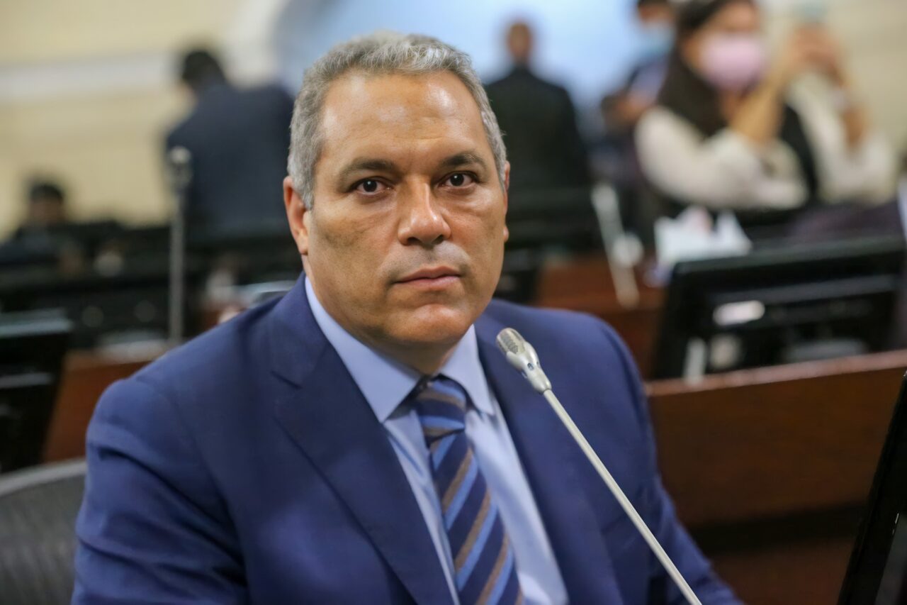 Jose David Name Cardoso senador de la Republica