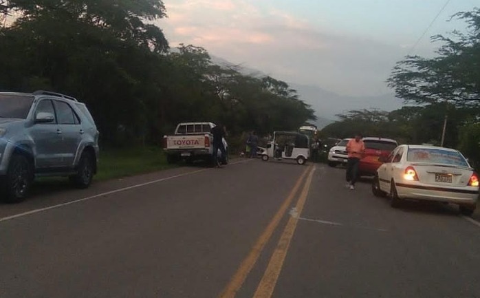 Continúan los bloqueos en la vía que conduce de Barrancas a Fonseca 1 Continuan los bloqueos en la via que conduce de Barrancas a Fonseca