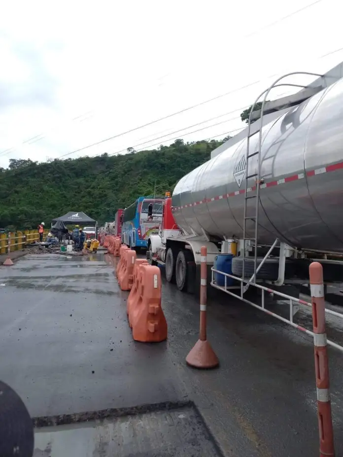 Otro puente que se cae en Colombia: Se desplomó parte del puente de “Los Grillos” en Sogamoso 3 FB IMG 1692541358668