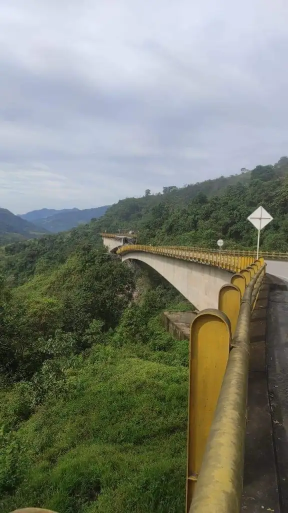 Otro puente que se cae en Colombia: Se desplomó parte del puente de “Los Grillos” en Sogamoso 1 FB IMG 1692541436180