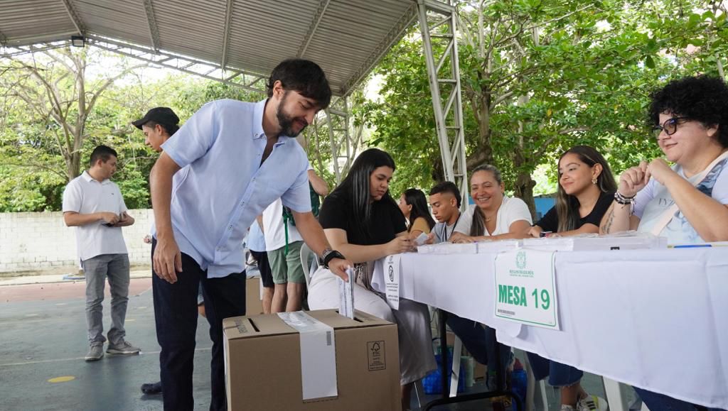 Calma en jornada electoral: Alcalde Jaime Pumarejo Heins ya ejerció su derecho al voto 2 1a262d33 91f1 48eb 965b caf64ab6bd87