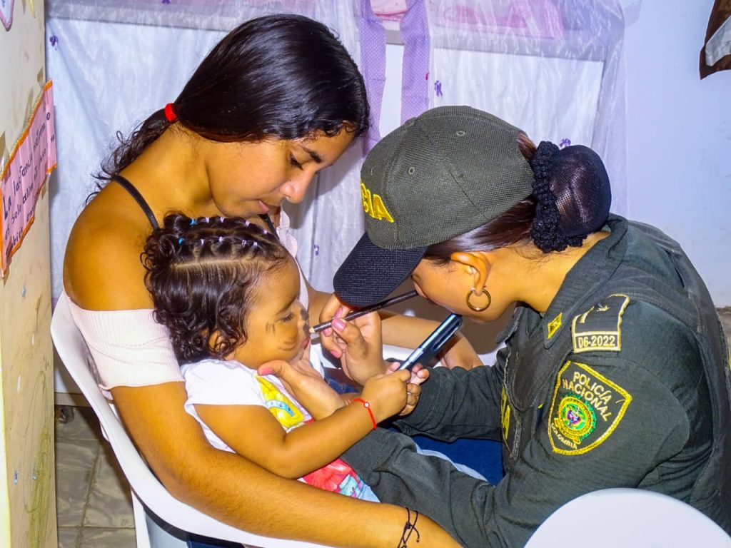 Con el “Día de los Atuendos” Policía Bolívar celebró el ‘Día de los Dulces’ con más de 350 niños de San Jacinto 4 279318ef 9ea0 4c81 b0f3 e448aafa59c2
