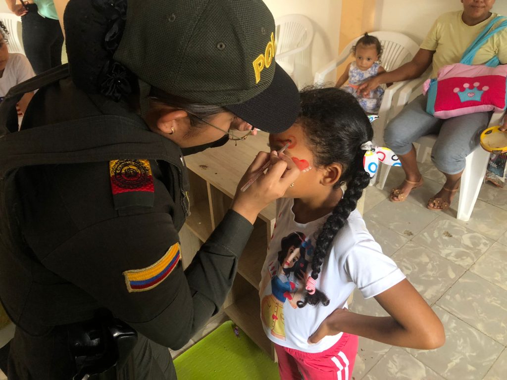 Con el “Día de los Atuendos” Policía Bolívar celebró el ‘Día de los Dulces’ con más de 350 niños de San Jacinto 6 3e703d3f 0cdd 43d1 b715 9f824553849f