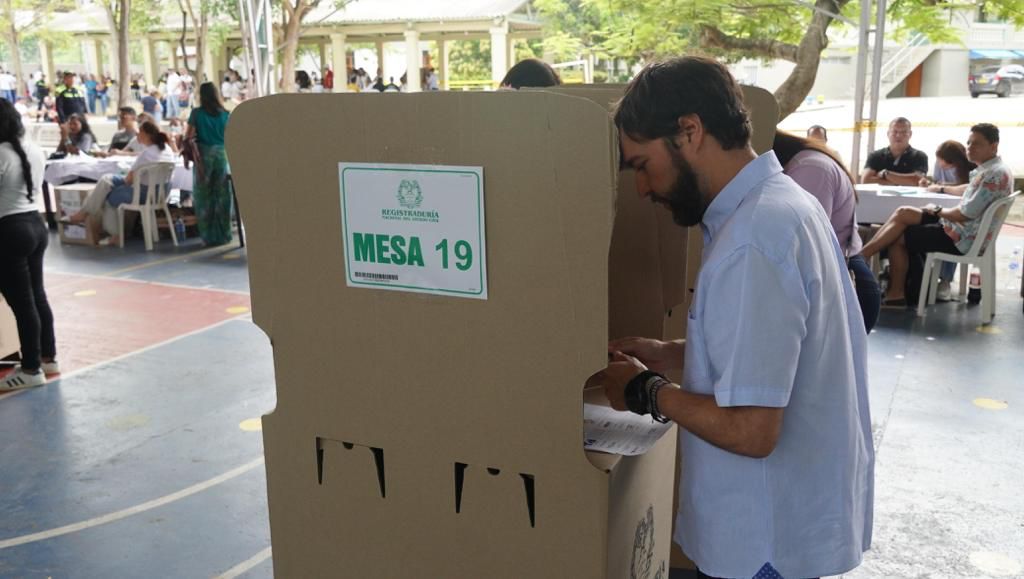 Calma en jornada electoral: Alcalde Jaime Pumarejo Heins ya ejerció su derecho al voto 1 442c6c8e 0a85 49e3 896b e95ce0db462c