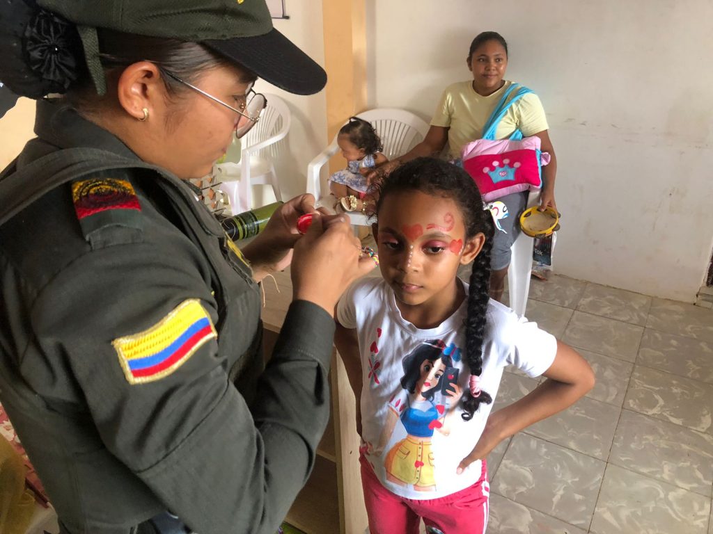 Con el “Día de los Atuendos” Policía Bolívar celebró el ‘Día de los Dulces’ con más de 350 niños de San Jacinto 5 d7dc58c2 4d0d 41e5 aff3 dd7a1934cf8c