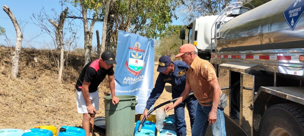 Armada de Colombia entregó 220 mil litros de agua potable a comunidades afectadas por sequía 2 21d8d732 71aa 4b39 9ddb dd0391898581