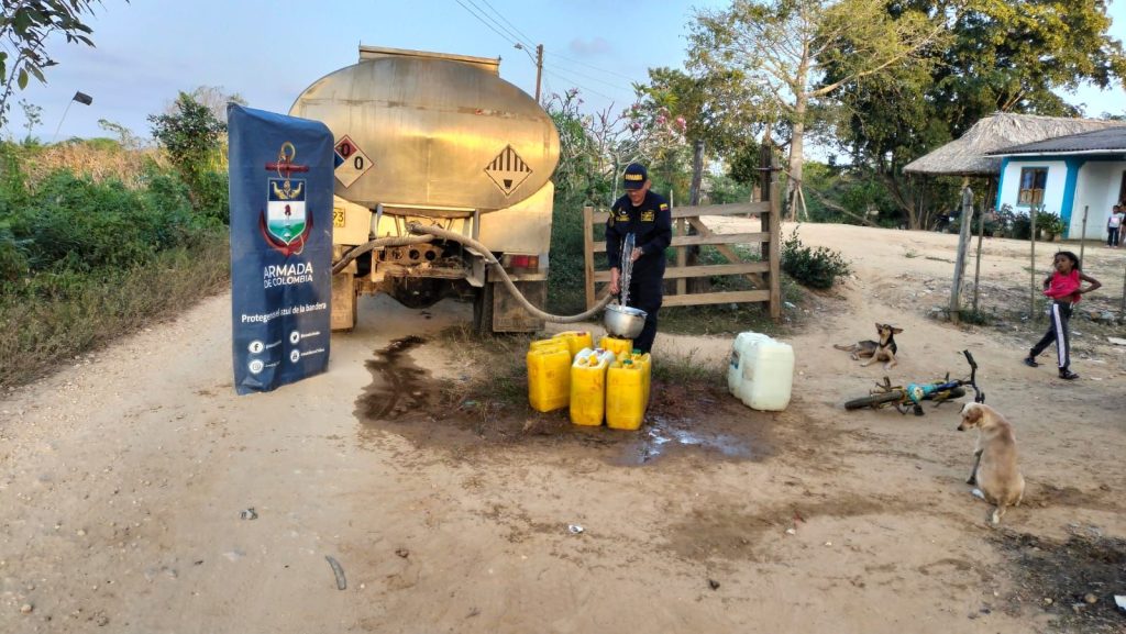 Armada de Colombia entregó 220 mil litros de agua potable a comunidades afectadas por sequía 4 4cc79656 0d99 4b83 9f7f 9b5f36165505